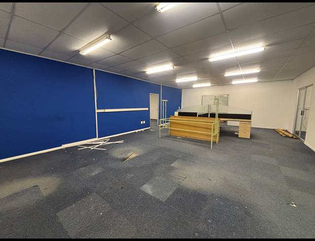 276M² WAREHOUSE TO LET IN SOMERSET WEST MALL TRIANGLE